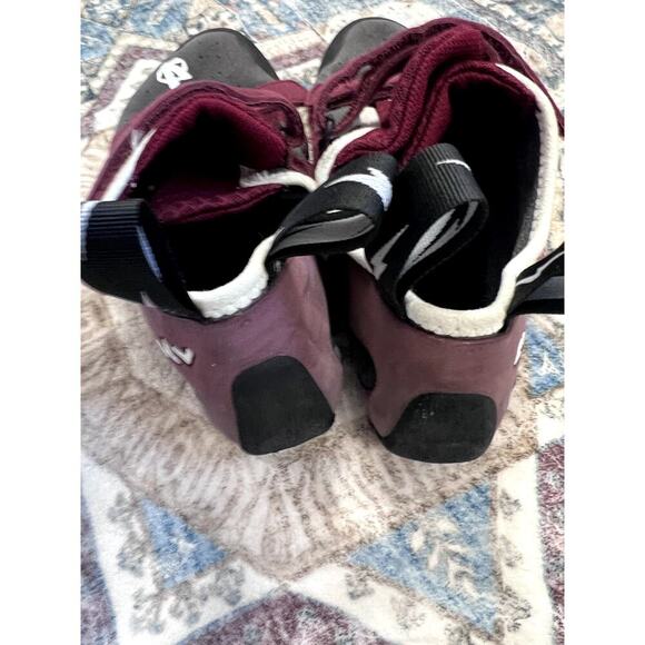 Elektra shoes size 10.5 Evolv Trax RubberClimbing  Burgundy men - Picture 3 of 8